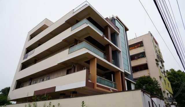 Lovely, Nice New Family Sized Apartment close to Temples and Shopping areas