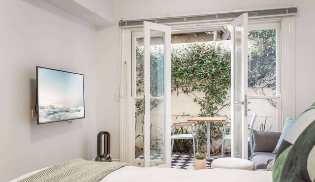 Lovely Studio with Patio 25 min from Sydney CBD in Lewisham