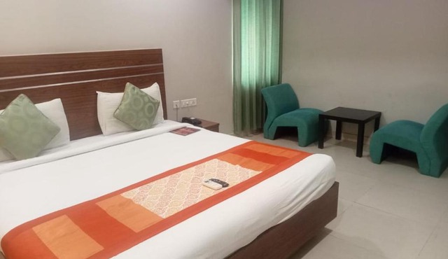Lucky Hotel and Restaurants- Lakdikapul