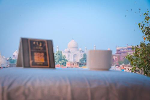 Lucky Restaurant & Guest House Near Taj Mahal