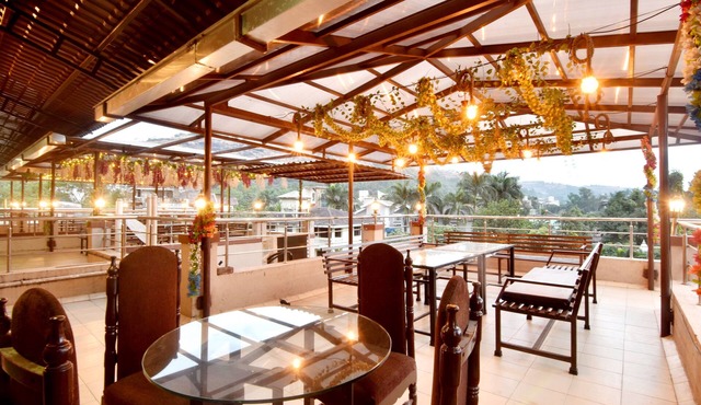 Lugani's - MV Villa