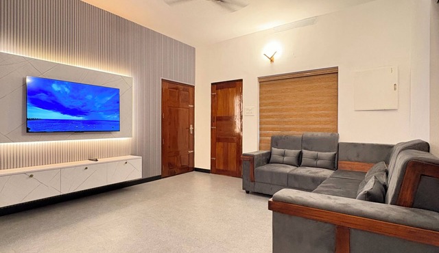 Lulu Mall Side Modern 2 BR Ideal for Long & Short Stay