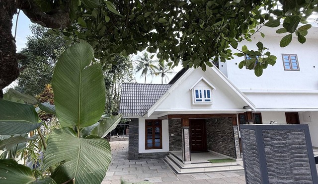 Lux Garden - Full Villa In Chillithodu, Idukki.