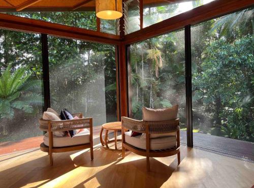 Lux rainforest lodge - 2 King bedrooms in Jogo