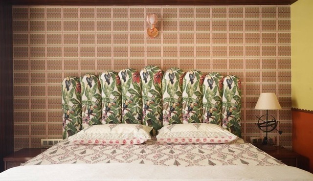 Luxe 1BHK Suite :Cooke Town : King bed, WFH, balcony, AC, wifi, power bkp, LGBT+