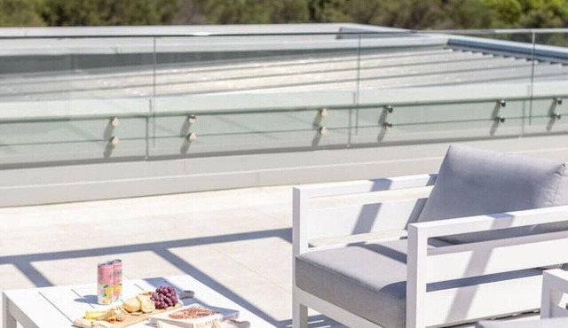Luxe Beachfront 4BRM, Mega Terrace & Resort Pools