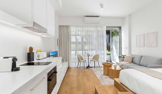 Luxe Central Studio 3 - Close to Randwick