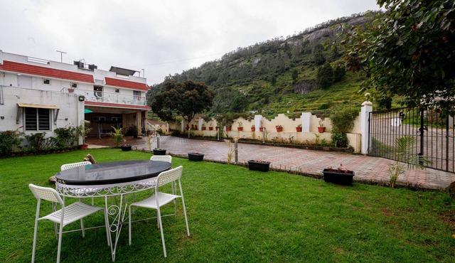 Luxe Family Villa - Tea Estate and Forest Hill View from the Balcony!