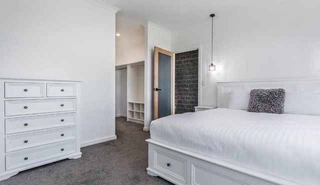 Luxe Home by the BnB Collection in Lower King