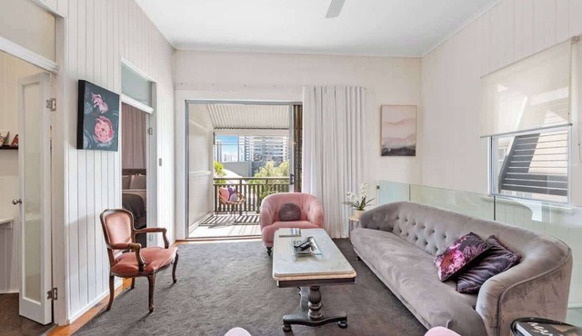 Luxe Inner-City Home with City Views! ~ Teneriffe in Teneriffe