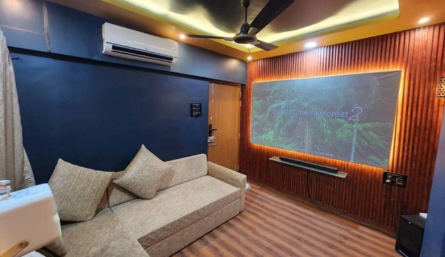 Luxurious 1 Bedroom Condo with Home Theater System