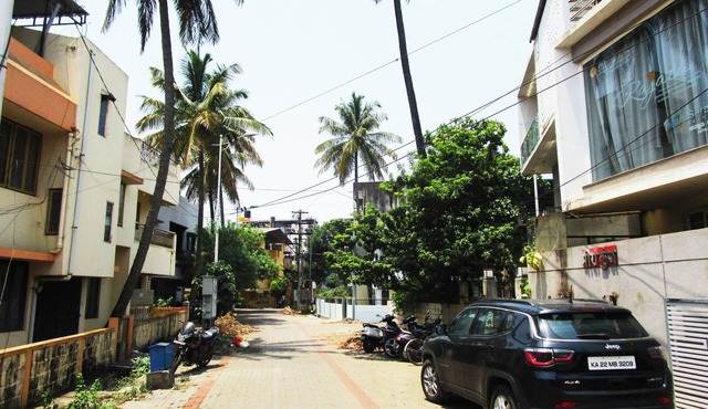 Luxurious 1 Bedroom Penthouse, Couple Friendly in lovely Belagavi with AC, WiFi