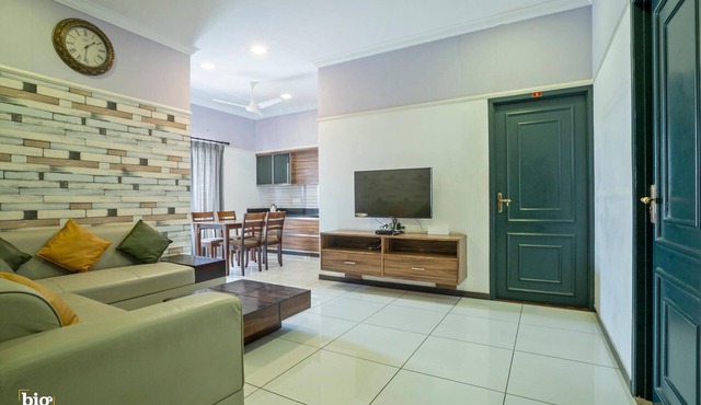 Luxurious 3 bed room service apartment
