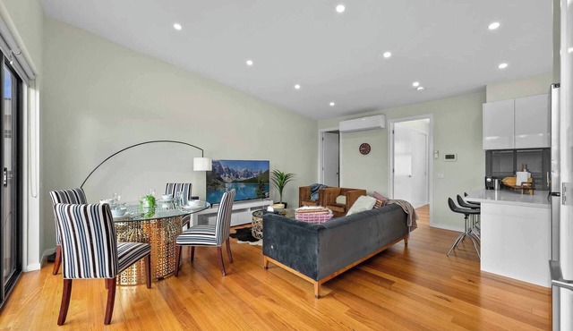 Luxurious 3-Bedroom Townhouse in Charming Maidstone 7 KM TO CBD in Maidstone