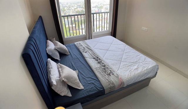 Luxurious 3BHK Apartment with city Skyline view & spectacular sunset !