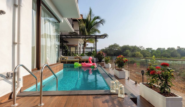 Luxurious 4-bed villa in Pilerne with pvt pool and short drive from the beach in Pilerne