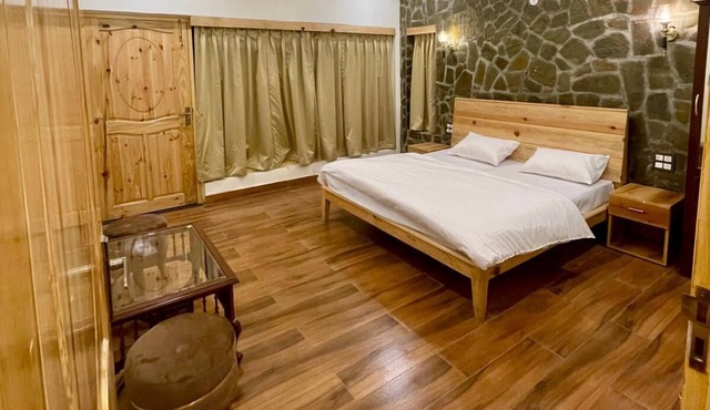 Luxurious 5-bedroom Homestay with heater, WiFi in delightful Chaukhuta