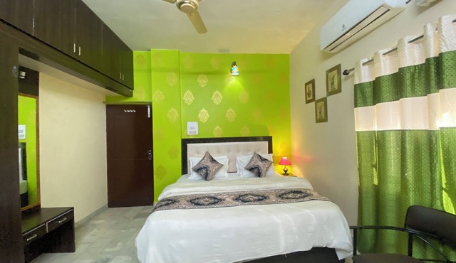 Luxurious 5 BHK Villa with Garden Oasis on the Majestic Mount Abu.