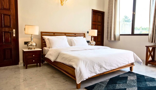 Luxurious Italian Family House: 3 Large Ensuite-Bedrooms With Private Balconies