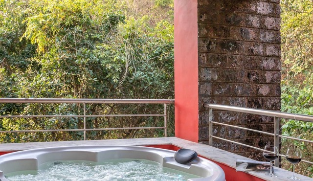 Luxurious modern apartment w/hot tub - 5 min from the beach !!