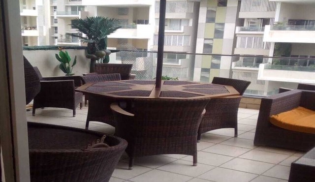 Luxurious private Home cat allowed Amanora mall, seasons mall walking distances