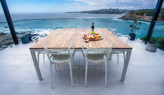 Luxurious Waterfront House: Uninterrupted Panoramic Views of Gordons Bay