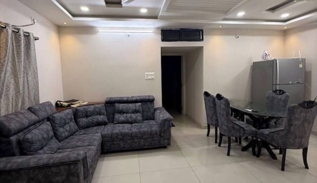 Luxury 2 BHK Apartment in Prime Location – Fully Furnished & Move-In Ready!
