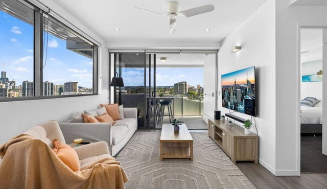 Luxury 2Bed2Bath Apt with Pool, Parking, Gym and Views in Brisbane