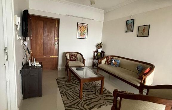 Luxury 2BHK serviced apartment with free parking - AC Master bedroom