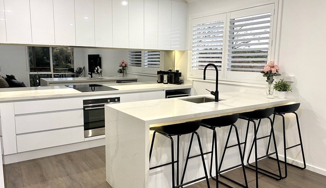 *Luxury 2BR APT - Pool/Sauna/Wifi/Shops in Templestowe