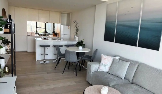 Luxury 3 Bed 2 Bath + car park at Melbourne Square in Southbank