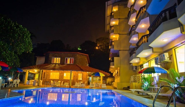 Luxury 3 Bedroom villa near the beach with large balcony for barbecue's.