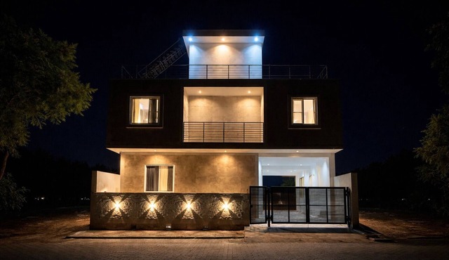 Luxury 3-Bedroom Villa with Private Pool & Garden for a relaxing getaway, Jaipur