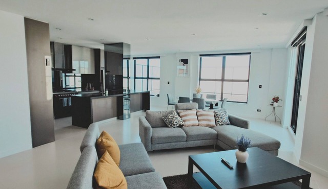 Luxury 3BR Penthouse w Parking | Darling Harbour | ICC