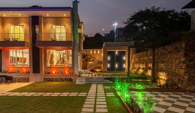 luxury 5-bedroom bungalow with big pool