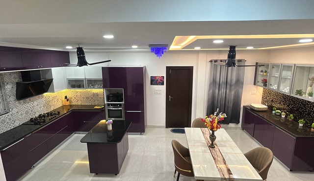 Luxury 5BHK Villa Near Airport - Family & Business