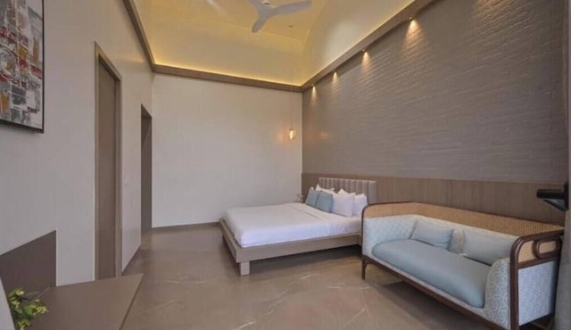 Luxury 6BHK Pure Veg Canary Farm Villa With Turf