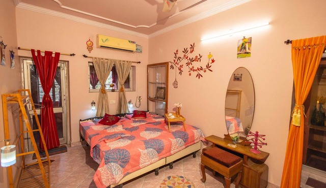 Luxury AC Boutique BnB, 2 Bedrooms, Living & Game Rooms, Kitchen, Work Desk