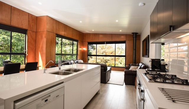 Luxury Accomodation in Rainforest Retreat. Pet friendly house. in Springbrook