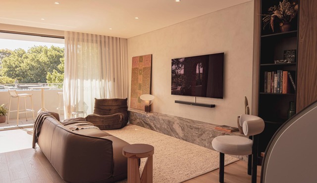 Luxury apartment in the heart of Surryhills, close to cafes, bars & so much more
