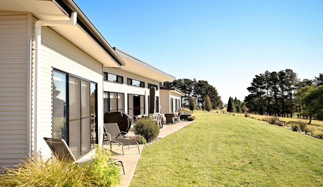 Luxury Farm Getaway - Stunning Southern Highlands Views