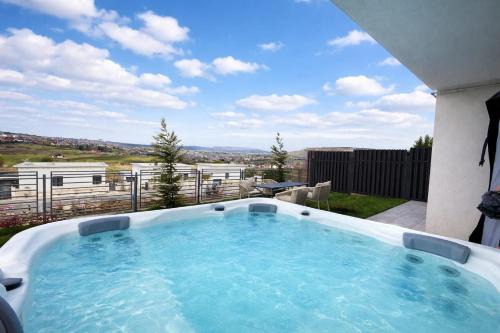 Luxury Garden Apartment with Private Jacuzzi Cluj Festivals