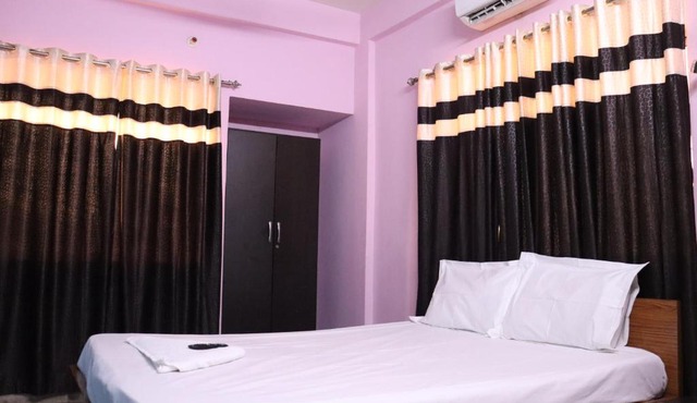 LUXURY INN TOLLYGUNGE