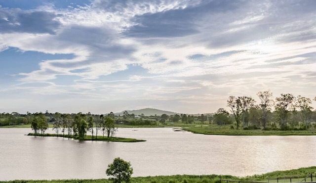 Luxury Lakefront Getaway | 6BR Home w/Pool & Cinema in Tamborine