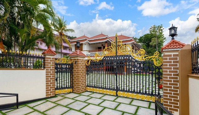 Luxury Oasis 3BR AC Villa- Garden & Balcony Lounge