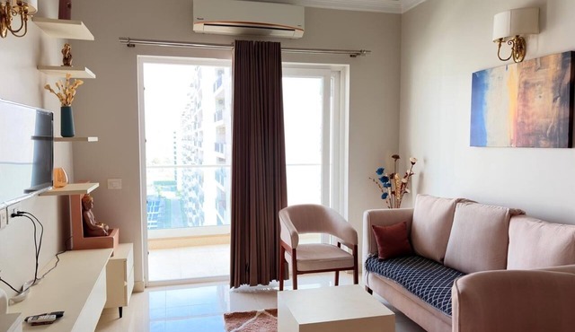 Luxury Pool and Lake View Studio