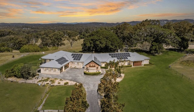 Luxury Range Stay: 6 bedroom 4 bathroom in Brisbane