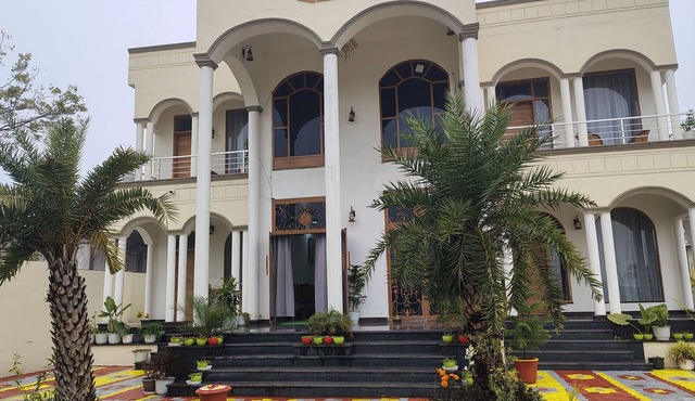 luxury room and beautiful garden. located at main ranthambore
