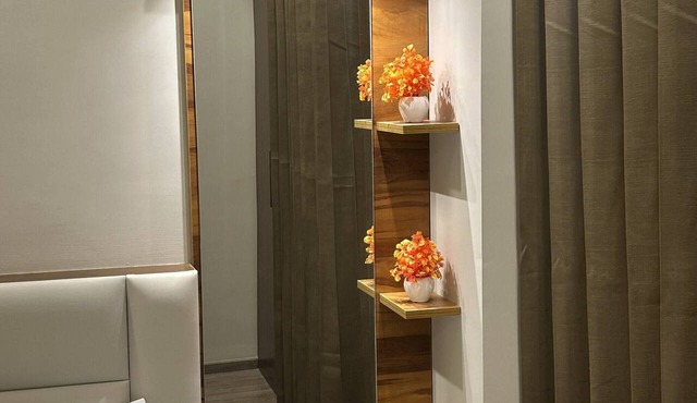 Luxury Stay for Solo Couple Triple Near Pari Chowk Expo Mart for up 4 Guests in Greater Noida