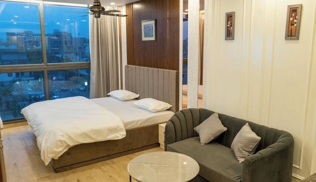 Luxury studio apartment—family/couple friendly—w/rooftop garden and pool